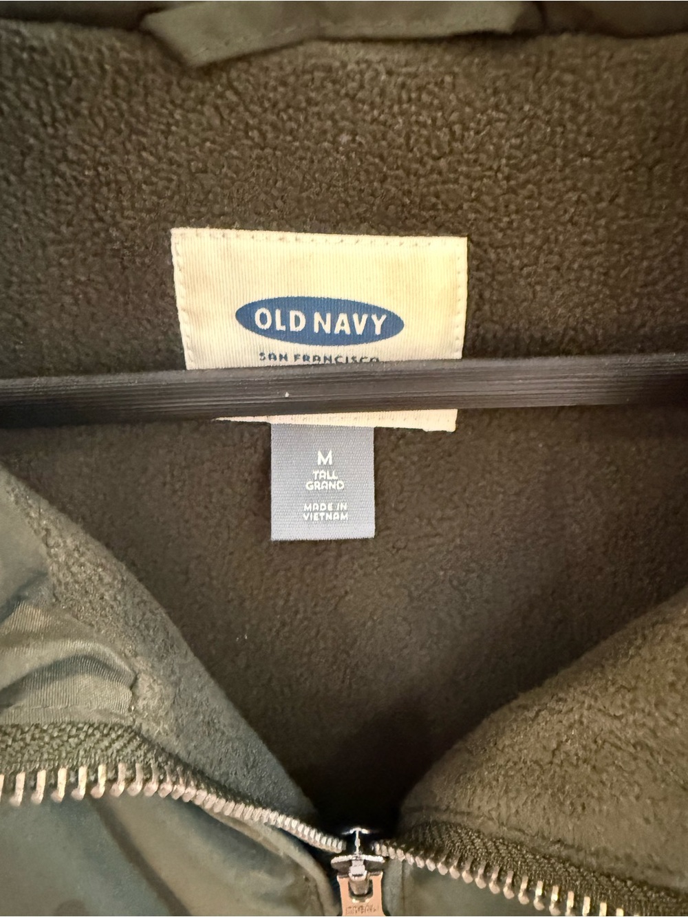 Old Navy Women's Olive Green Quilted Puffer Vest - Picture 2 of 6